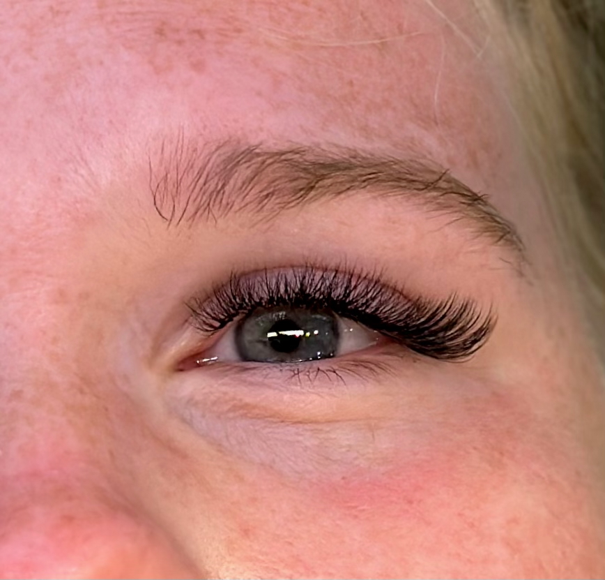 Lash Extensions Saskatoon for U of S Students - Étoile Lash Studio Saskatoon